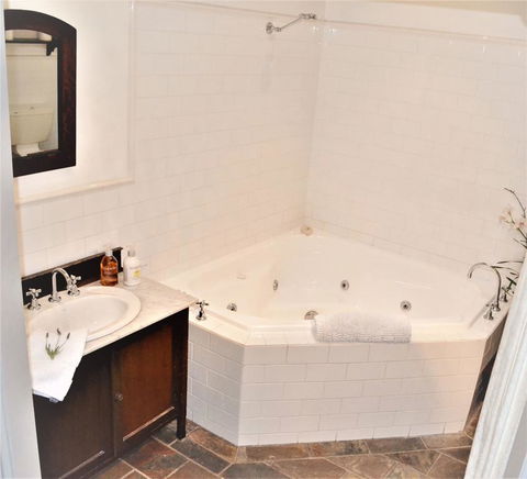 Bindley House B&B Cottage - Redcliffe Tourism 1