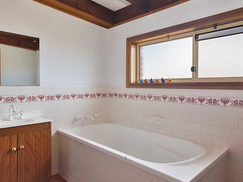 Birubi Beach House' 14 Campbell Avenue - Fantastic House And Close To The Surf Beach - Redcliffe Tourism 2