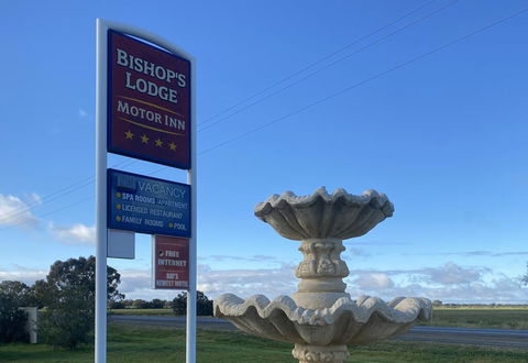 Bishop's Lodge Motor Inn - Redcliffe Tourism 2