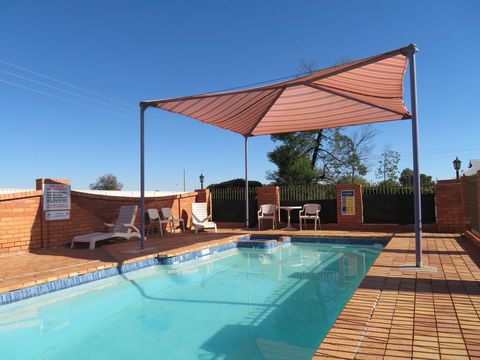 Bishop's Lodge Motor Inn - Redcliffe Tourism 3