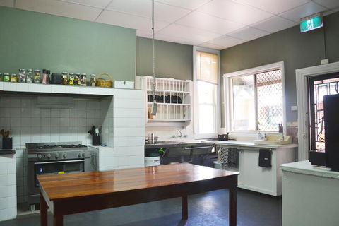 Black Diamond Lodge - Redcliffe Tourism 1