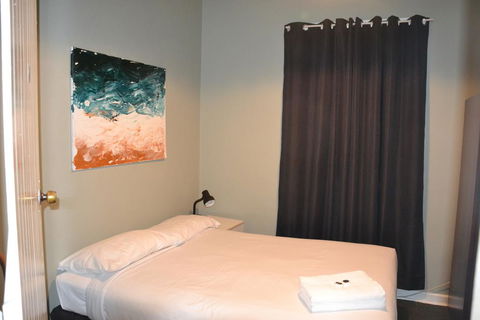 Black Diamond Lodge - Redcliffe Tourism 0