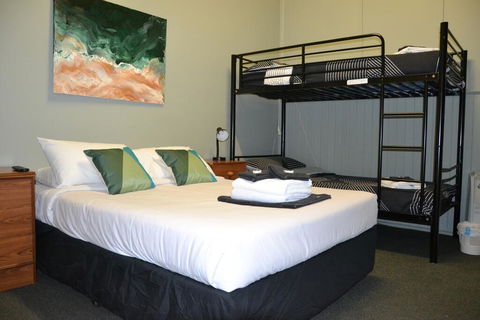 Black Diamond Lodge - Redcliffe Tourism 2
