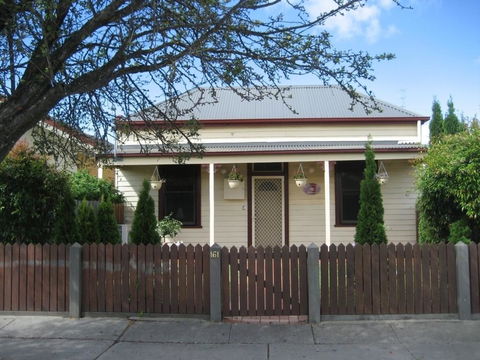 Bloomsbury Cottage - Redcliffe Tourism 2