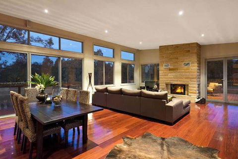 Blue Cliff Retreat - Redcliffe Tourism 0