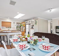 Blue Haze - air conditioned comfort - Redcliffe Tourism