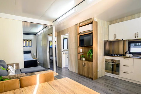 Blue Sapphire Village - Redcliffe Tourism 2