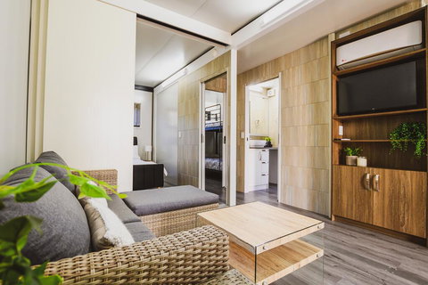 Blue Sapphire Village - Redcliffe Tourism 0