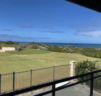 Blue Sky Escapes Seaview Apartment - Redcliffe Tourism