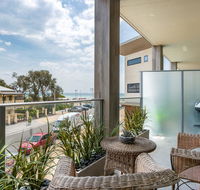 Blue Waters on the Beach absolute beachfront views - Redcliffe Tourism