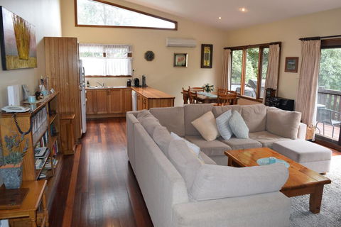 Bluebell Cottage - Redcliffe Tourism 2