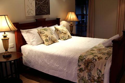 Blueberry Hill Vineyard Villa - Redcliffe Tourism 2