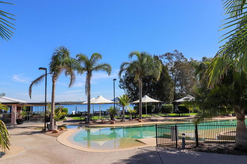 Bluewater Executive Villa In Raffertys Resort - Redcliffe Tourism 0
