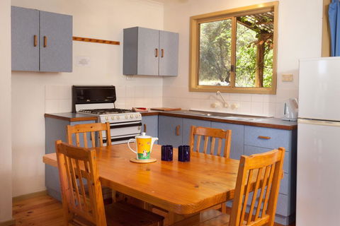 Bombina Cottages - Redcliffe Tourism 2