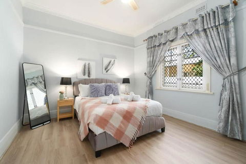 The Newly Renovated - Maylands Vacation Home - Redcliffe Tourism 1