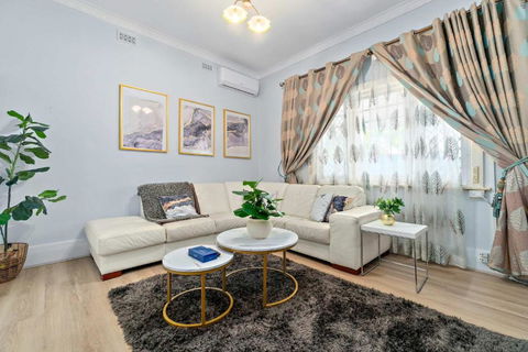 The Newly Renovated - Maylands Vacation Home - Redcliffe Tourism 2