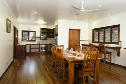 The Summit Bed & Breakfast - Redcliffe Tourism 3