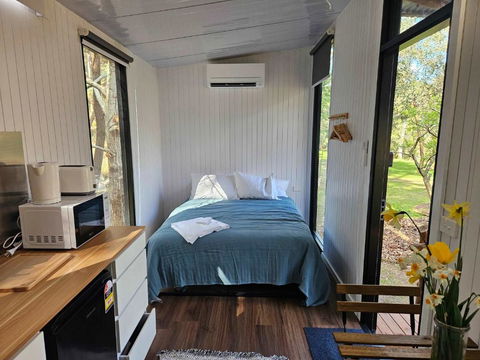 The Verge Of Nowhere Oak By Tiny Away - Redcliffe Tourism 0