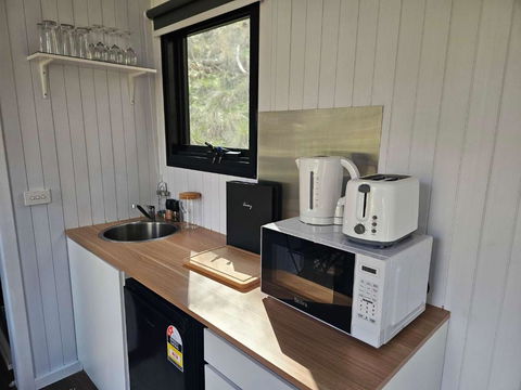 The Verge Of Nowhere Oak By Tiny Away - Redcliffe Tourism 1