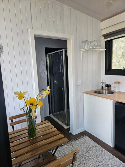 The Verge Of Nowhere Oak By Tiny Away - Redcliffe Tourism 3
