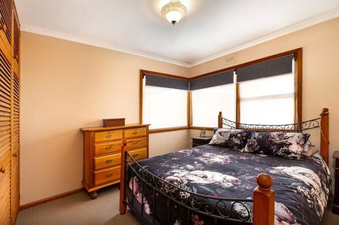 Three Little Ducks - Close And Cosy - Redcliffe Tourism 3