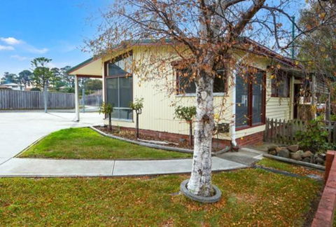 Three Little Ducks - Close And Cosy - Redcliffe Tourism 0