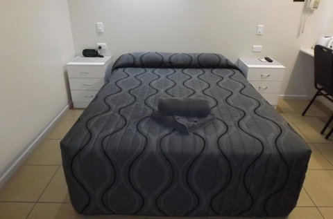 Three Moon Motel - Redcliffe Tourism 3