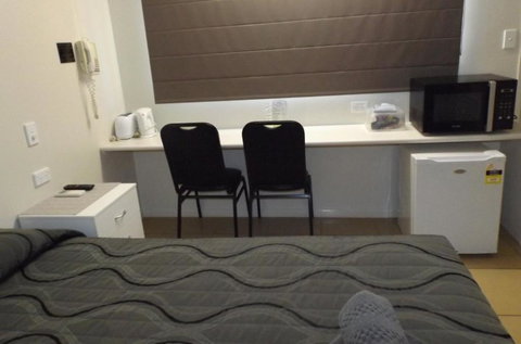 Three Moon Motel - Redcliffe Tourism 1