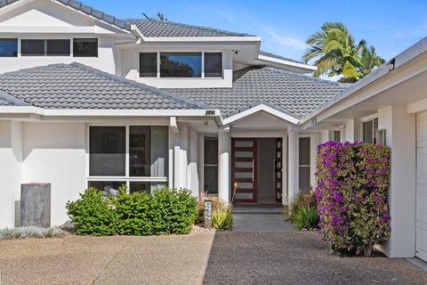 Westlake Getaway - Relaxing Pool & Golf Links - Redcliffe Tourism 0