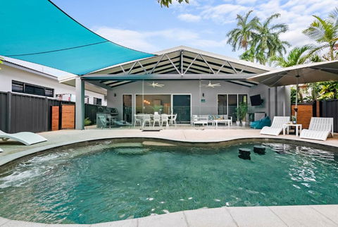 A Sumptuous Poolside Family Oasis At Gardens Villa - Redcliffe Tourism 0