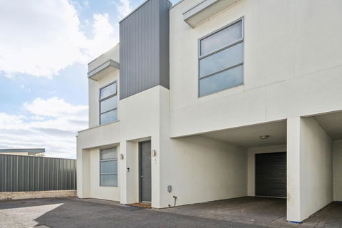 West Croydon Condo - Redcliffe Tourism 1
