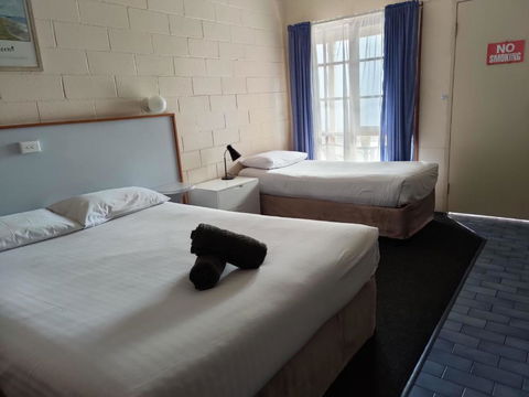 Yarragon Motel - Redcliffe Tourism 3