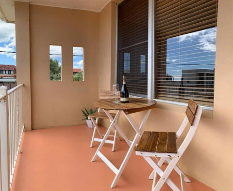 Yarrumla Beach Lodge - Redcliffe Tourism 0