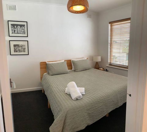 Yarrumla Beach Lodge - Redcliffe Tourism 3