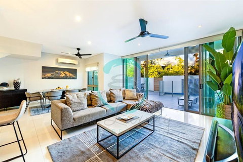 ZEN ARCTIC Luxury 2-Story T/House + Pool & Markets - Redcliffe Tourism 0