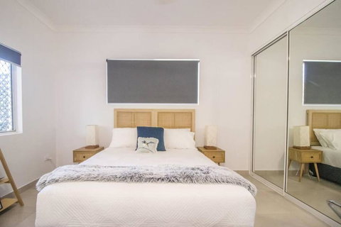 ZEN GARDEN - COZY 2-BR + Modern Design W/ Aircon - Redcliffe Tourism 1