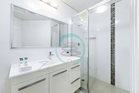 Zen On Stuart: 3-BR Penthouse Pad + Pool + BBQ - Redcliffe Tourism 2