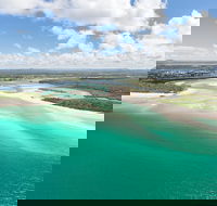 Deluxe Seaplane Tour Noosa to Glasshouse Adventure for 2 with Photobook - Redcliffe Tourism