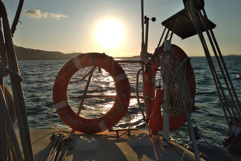 Townsville Small Group Early Morning Sailing Cruise Boat Tour Charter Hire - Redcliffe Tourism 0